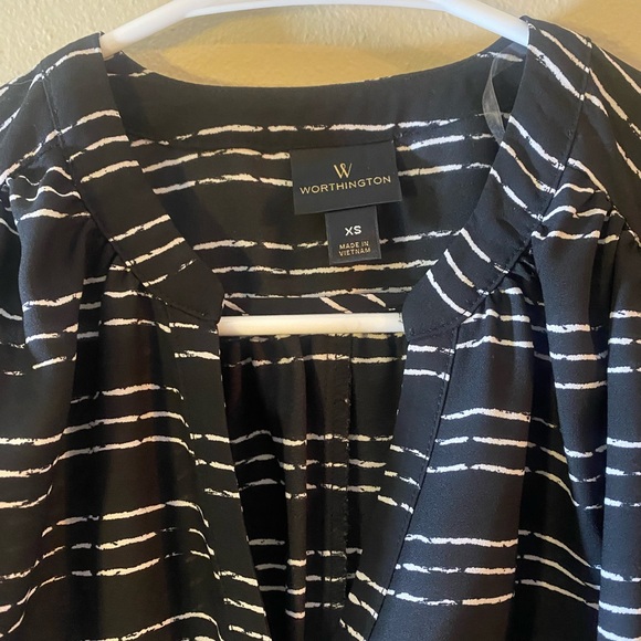 Black and White Stripe V-Neck Semi-Sheer Worthington Tee Shirt Blouse Sz XS - Picture 4 of 7